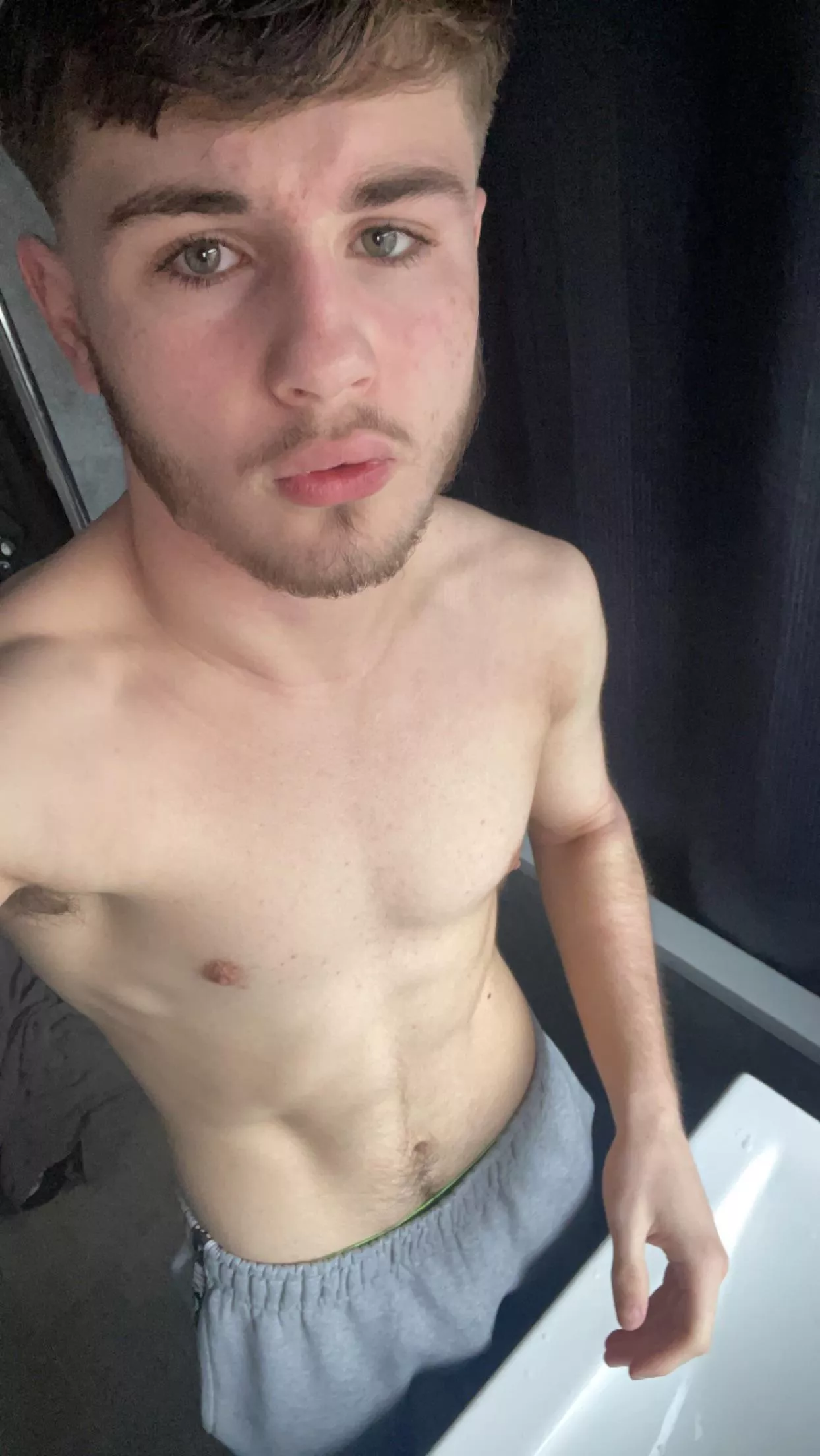 18 hung or fat ass hmu posted by ImpressRich8885