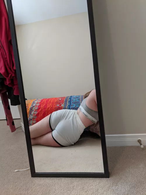 [18F] I like how my legs look in this photo.. by Music_Listener_