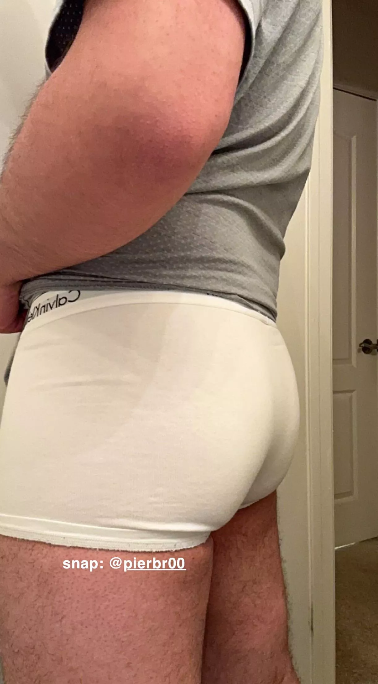 [19] Innocent straight college boy here posted by Maleficent-Dealer-80