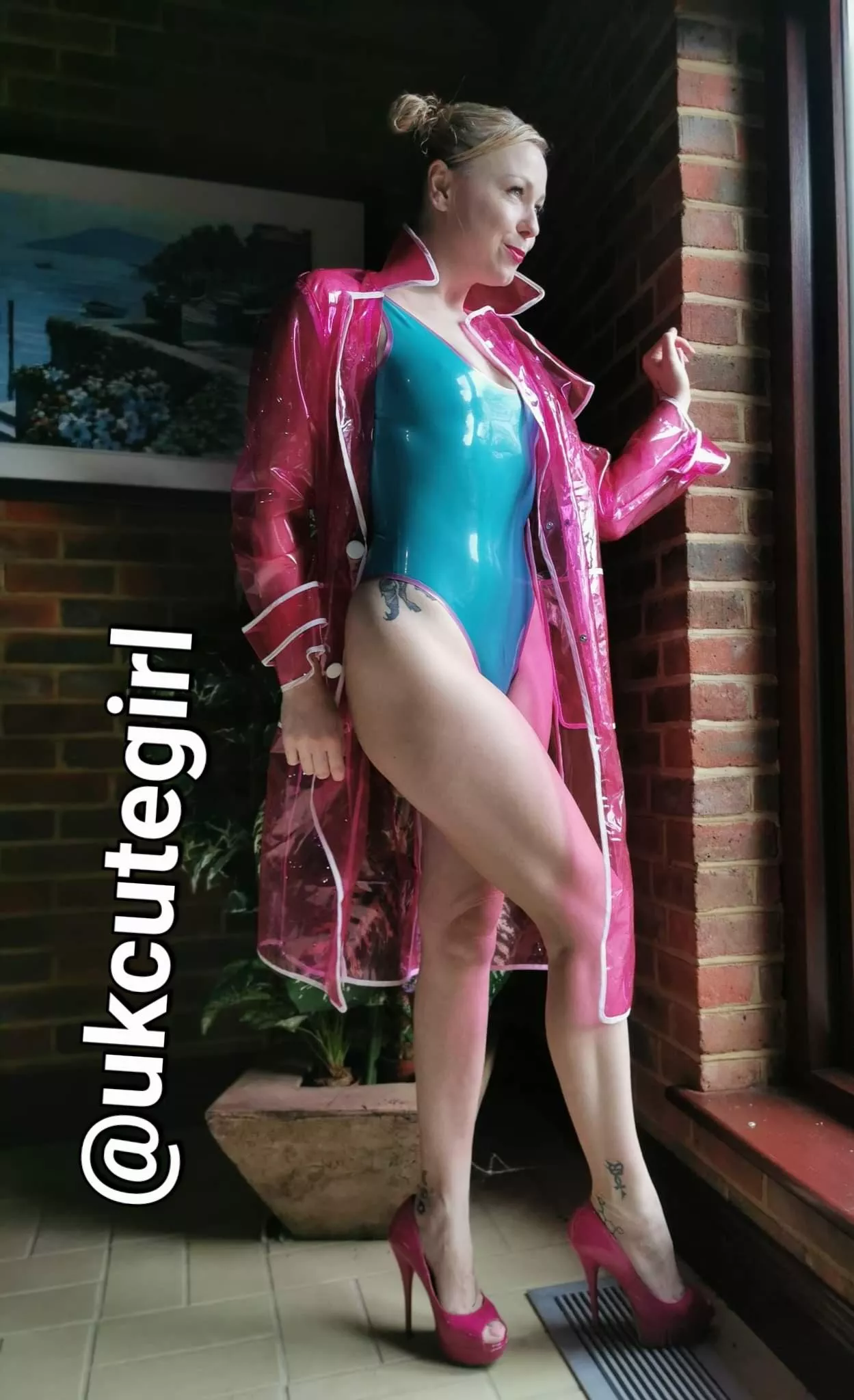 Are u into shiny clothes ?? ✨ posted by UKCuteGirl