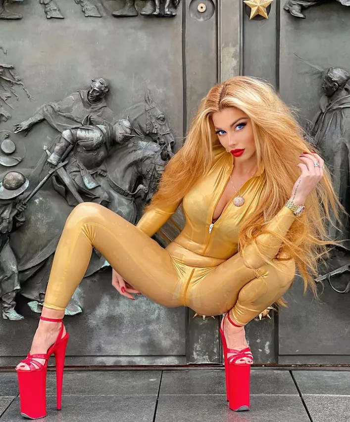 Are you looking for a hot mommy?🔥 posted by Goddess_Slavena