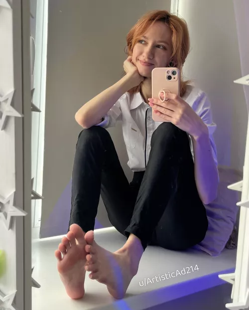 Classic look, bare feet by ArtisticAd214