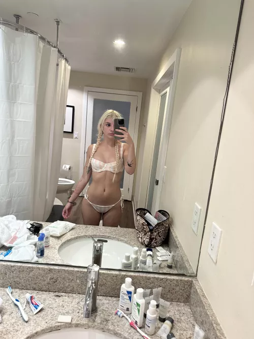 Do u think im cute :) by KittyKatCutieX