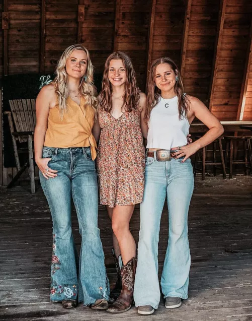 Farm girls by wrongway_feldman