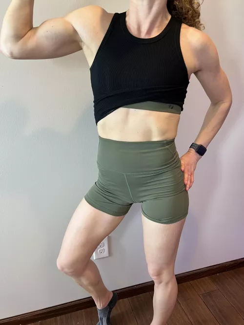 Friday flex💪! by Fitfineass