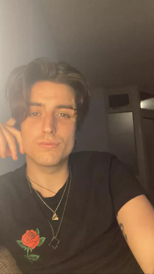 I shaved my beard and changed how I do my hair, do you like it? by iFrisian