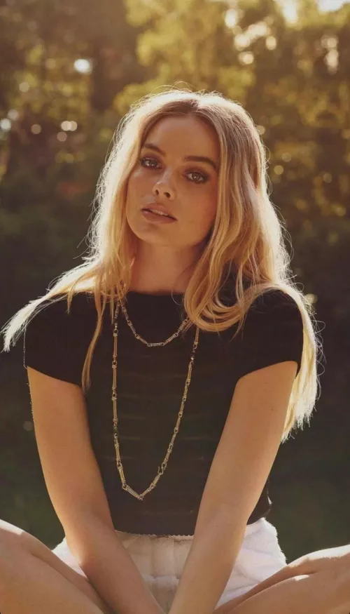 I'd love to be dominated by Margot Robbie or Elizabeth Olsen, can anyone rp or give me joi as them? by paccount79