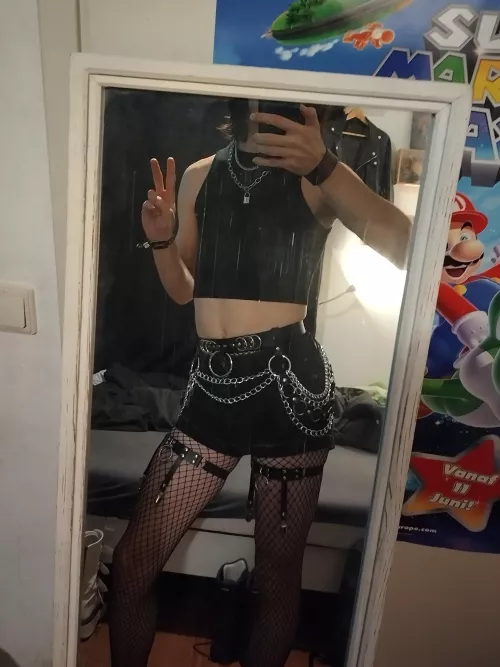 I'm new here, can someone show me around? :) by N0T1CE