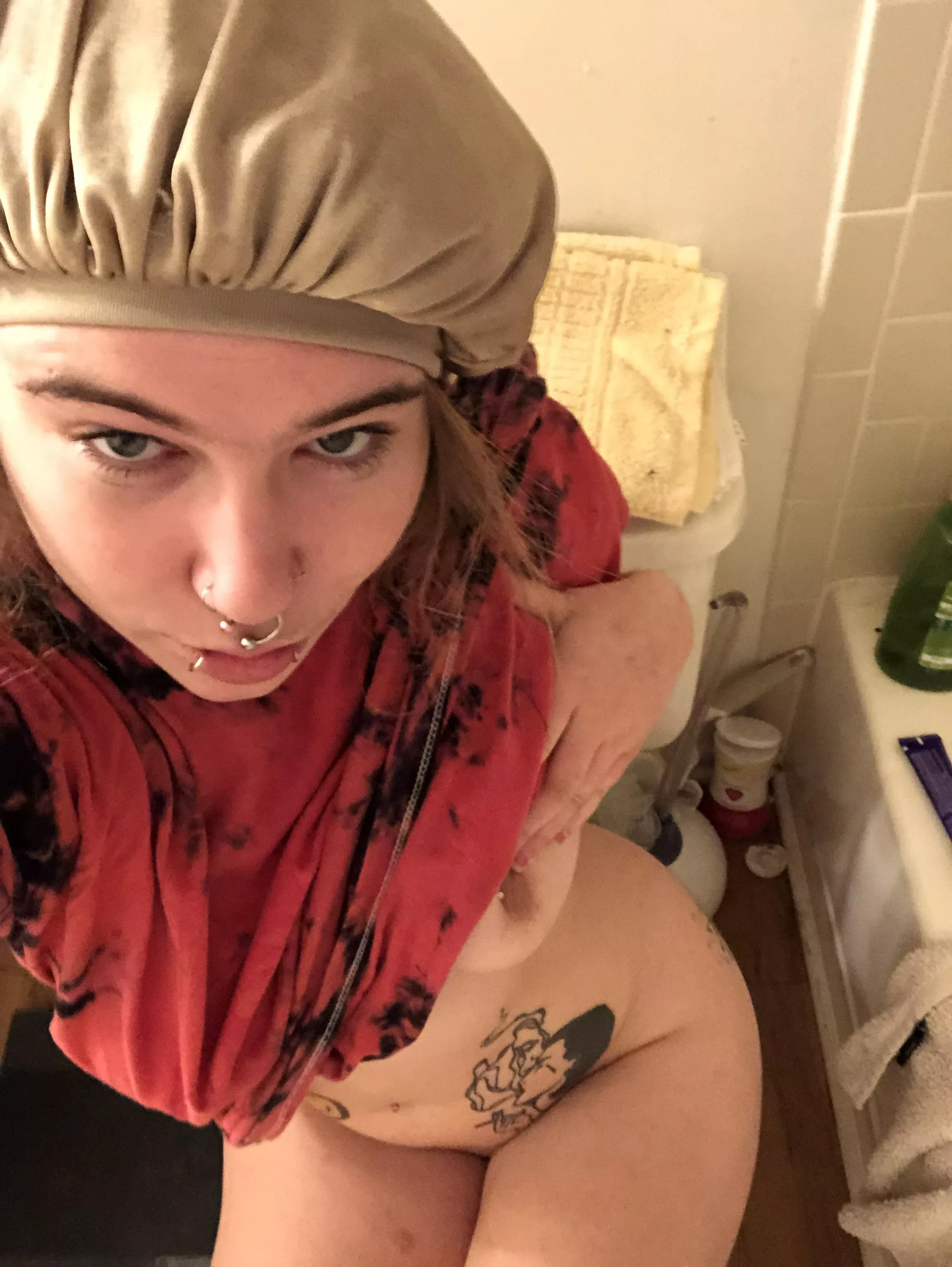 Imagining me Pee bouncing off your slutty face X (: 19f posted by Sintiluturn