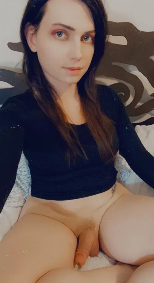 Just chilling with no pants onnnn by Nathalie_ebonheart