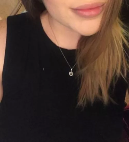 Kiss me? by marriedwomannn