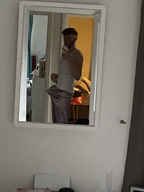 POV you see your roommate like this wyd? 18M first somewhat face reveal by shushthen