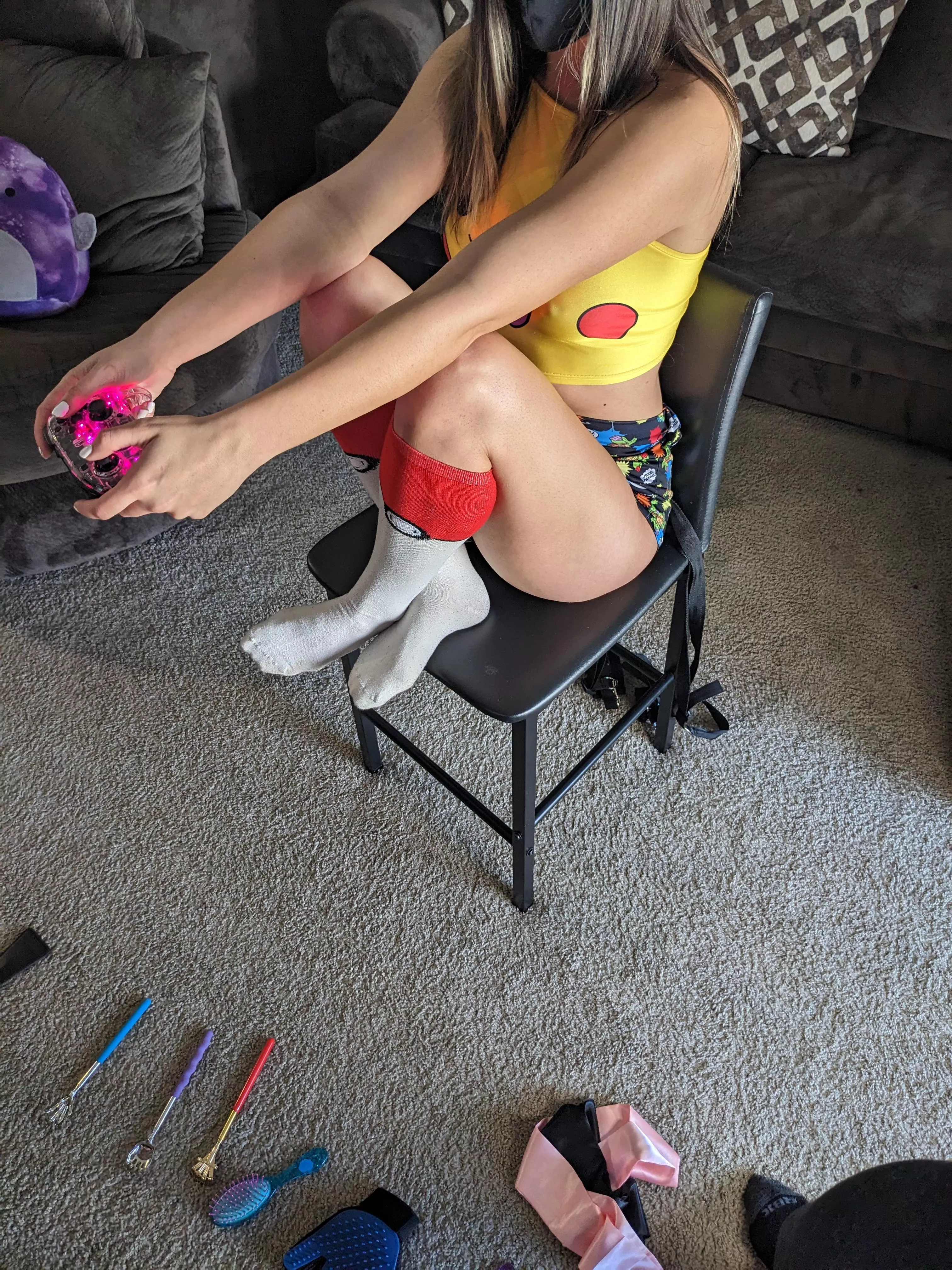 Tried the whole tickling and gaming thing 😻 posted by DovahKatiee