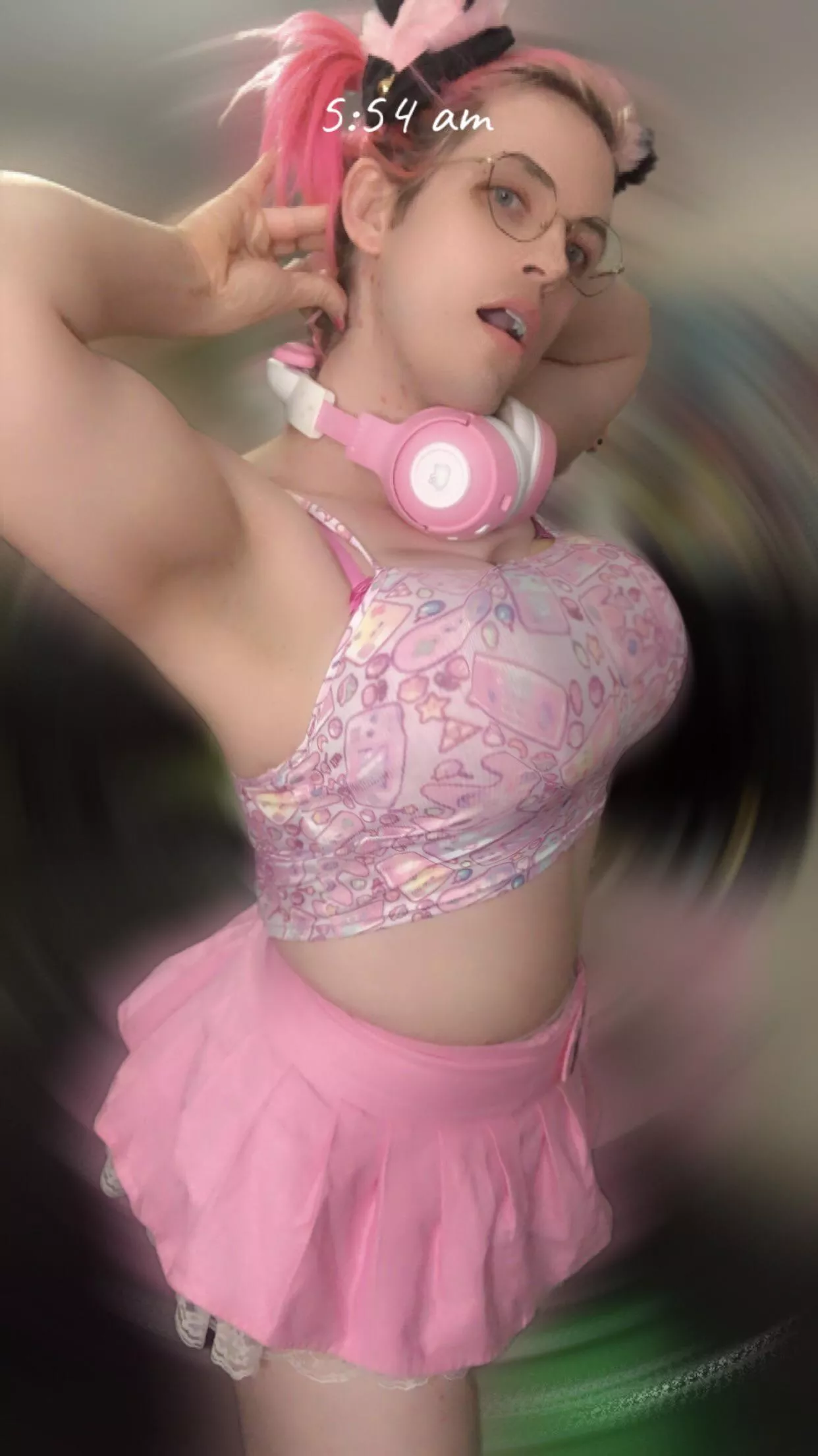 what’re we playing today? I’ll try not to distract you too much mid-game… 💋 posted by the_mandalwhorian