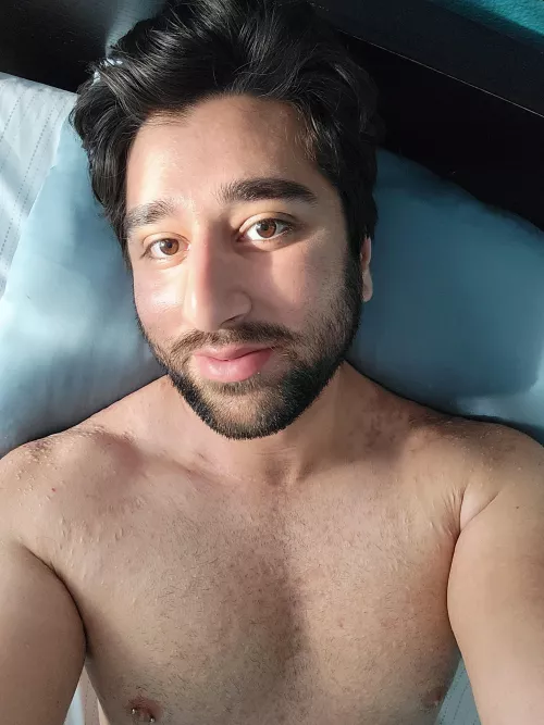 when the sun hits that spot on brown eyes 🤌 by senseisenpai1