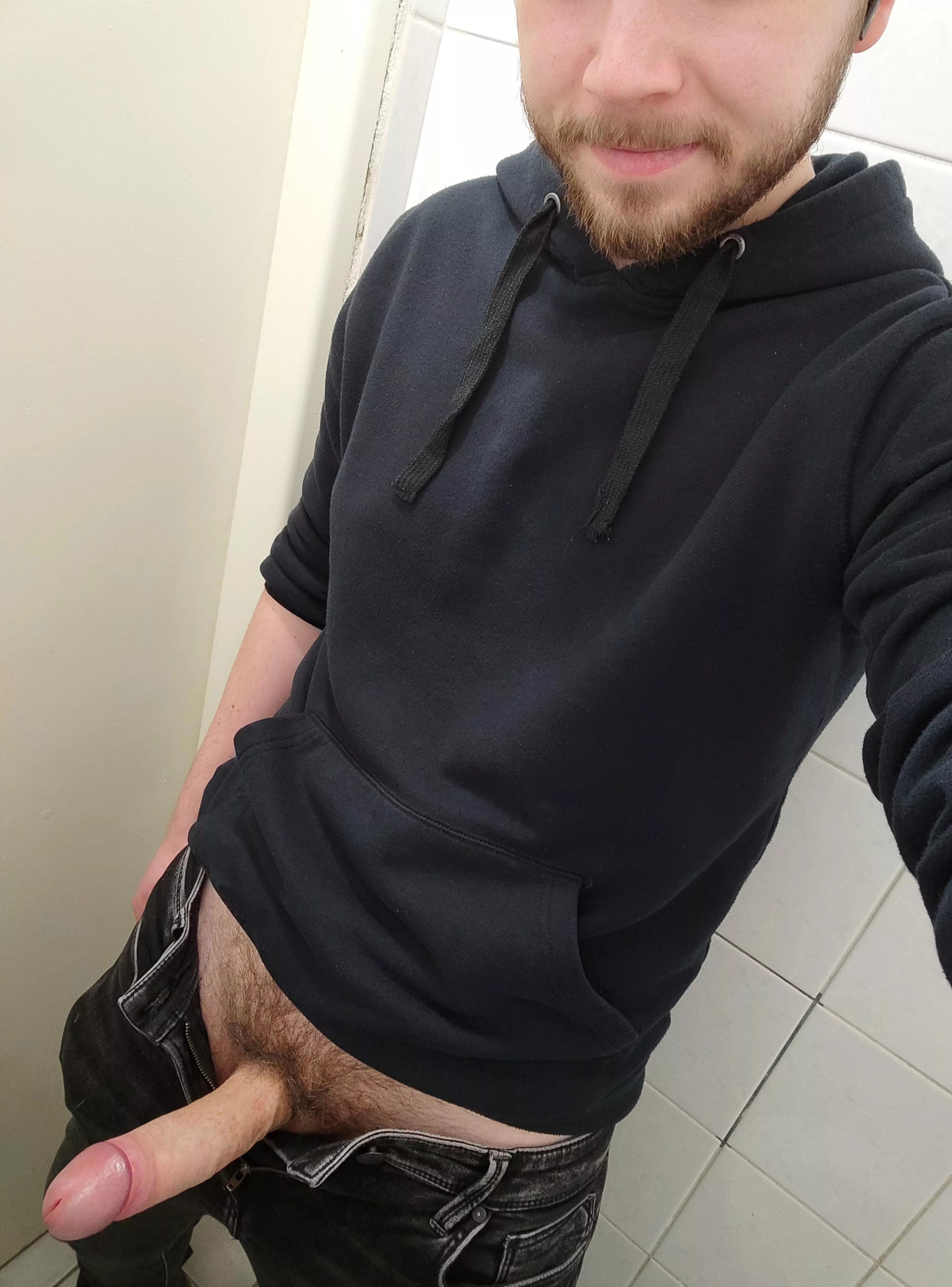 Who wants a thick load? 💦 posted by ArtificialHuman77