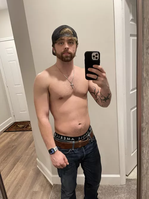 2023 has been good to me so far 🥳 Late night selfie in my new apartment 😁 by orenduane94