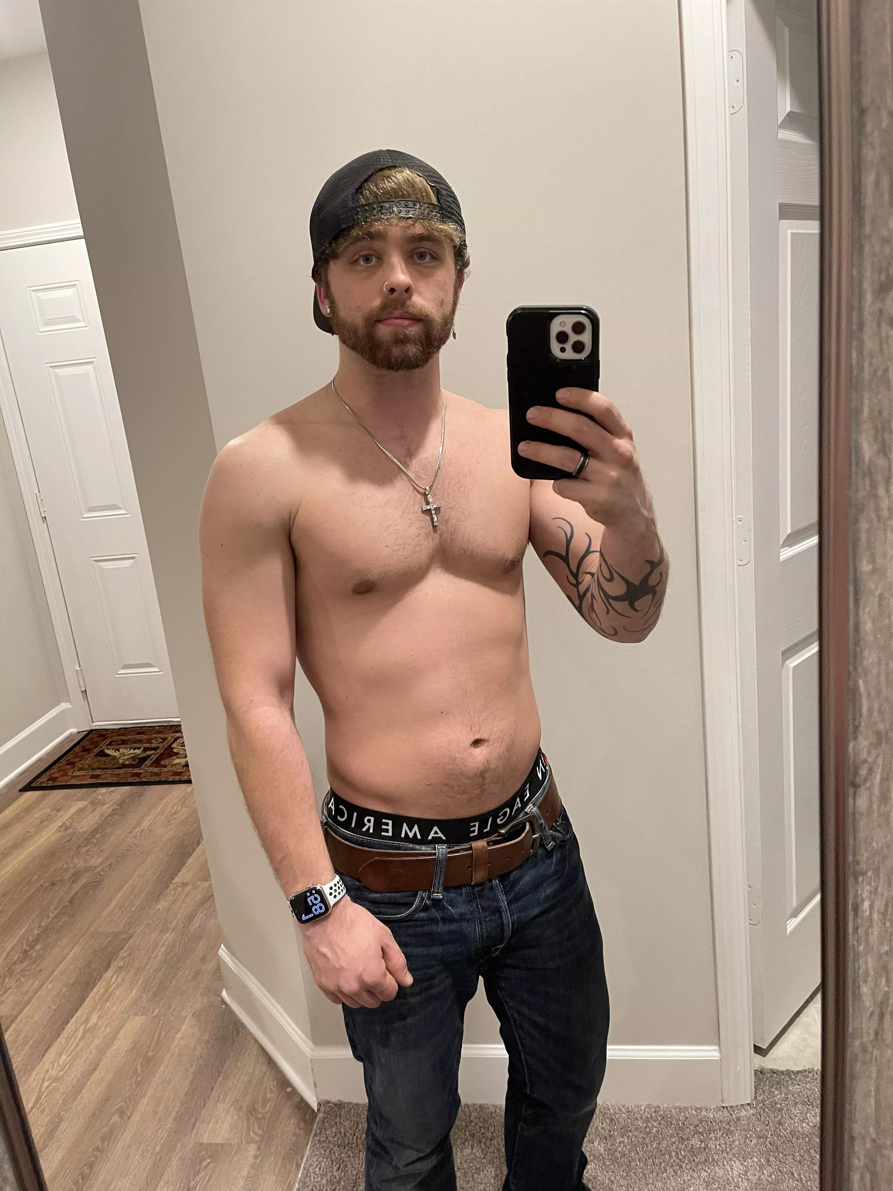 2023 has been good to me so far 🥳 Late night selfie in my new apartment 😁 posted by orenduane94