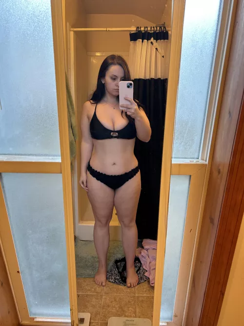 Am I chubby? (No makeup btw) by girlmom99