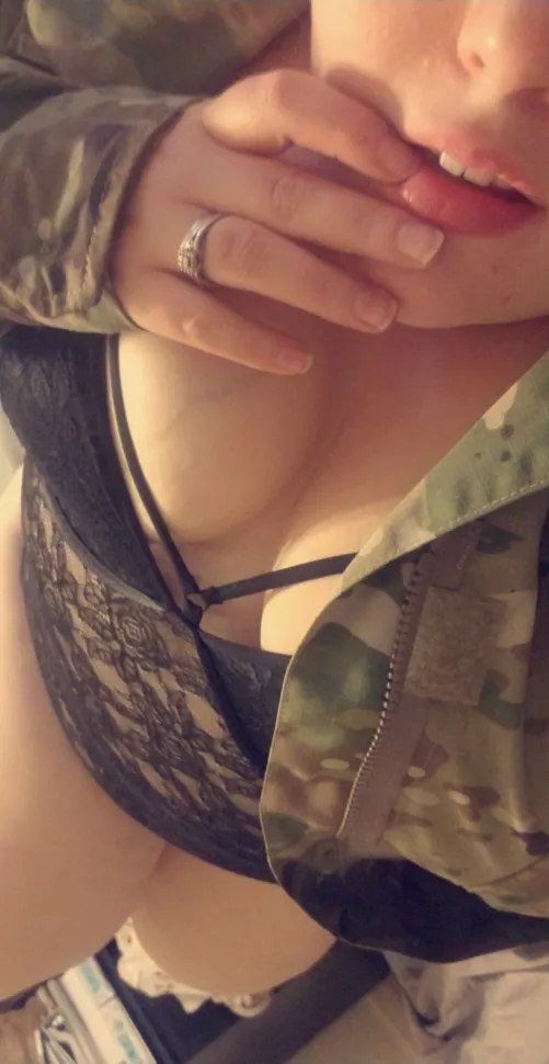 any barracks guys wanna cum to my dependa? by kornykiller