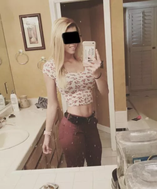 Crop top + tight bod by Antelope-Aggravating