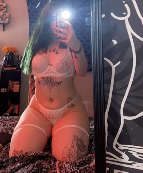 Curvy baby 🖤🦇 OF @bby.vena by Babyvenaa