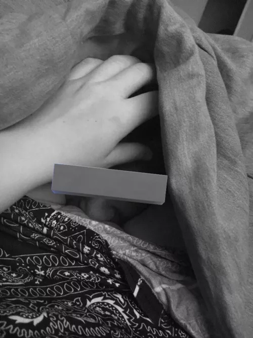 Daddy woke me up with his tongue [f]licking my clit. 💦😛 by hy4cinthx