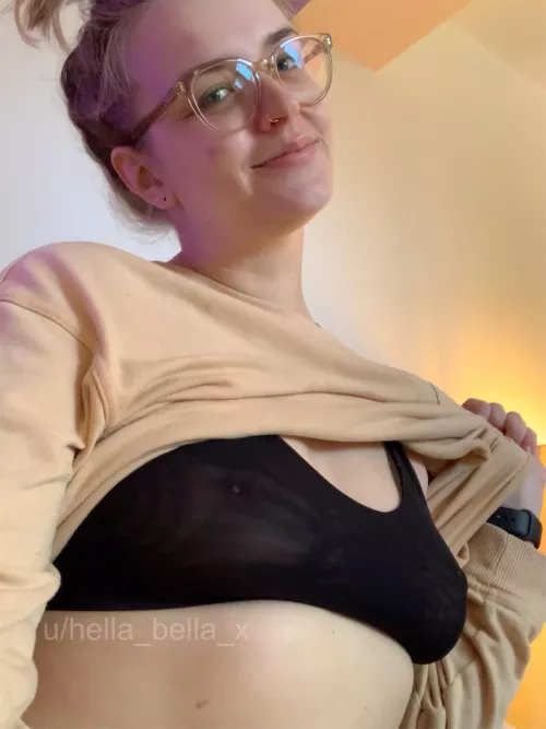 do we like a sheer sports bra? i like that u can see my piercings by hella_bella_x