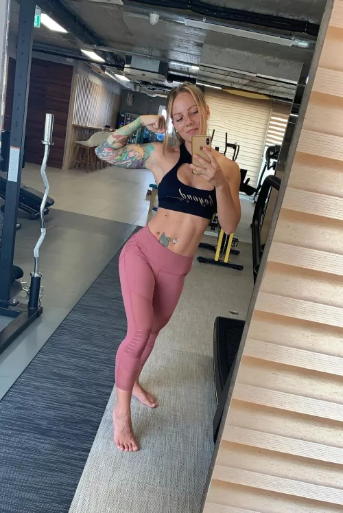 Do you wanna hit the gym with me? by sagittarinaofficial