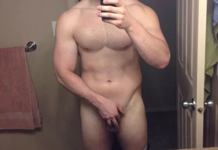 Fit (m)uscular dom seeks submissive woman posted by fitmusculardom