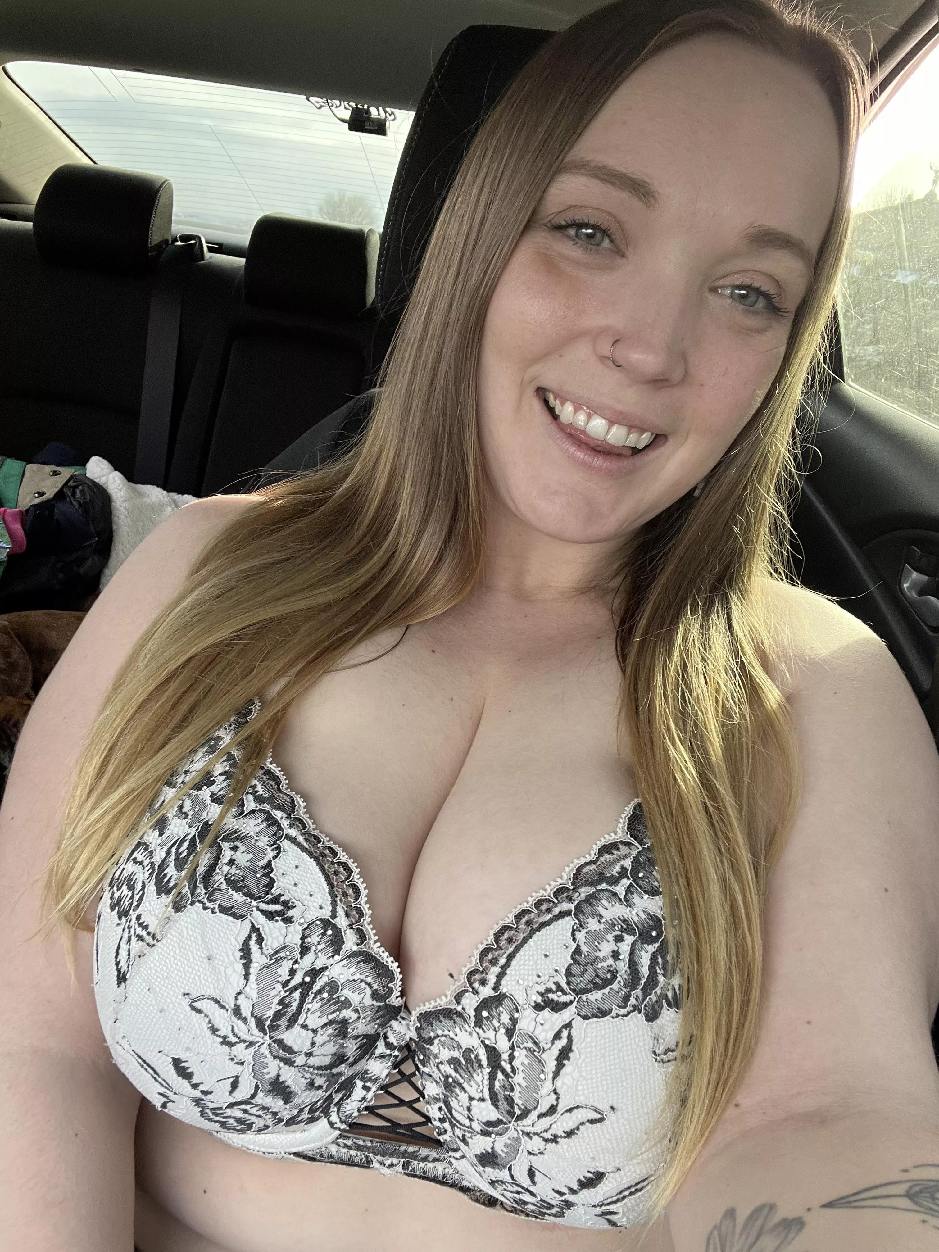 Get naughty in the car with me?? 😈 posted by CurvyCutieBC