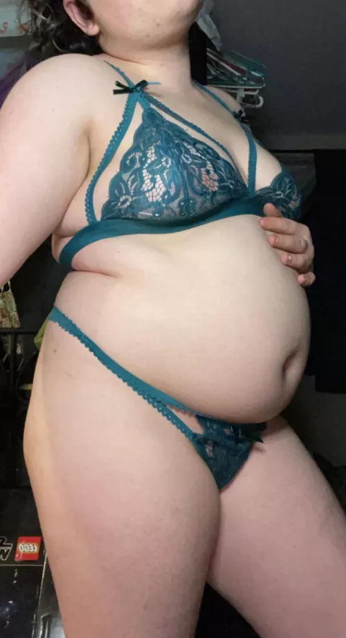 ✨Getting big💕 still wish I could gain 100lbs right now✨ by Growinboi