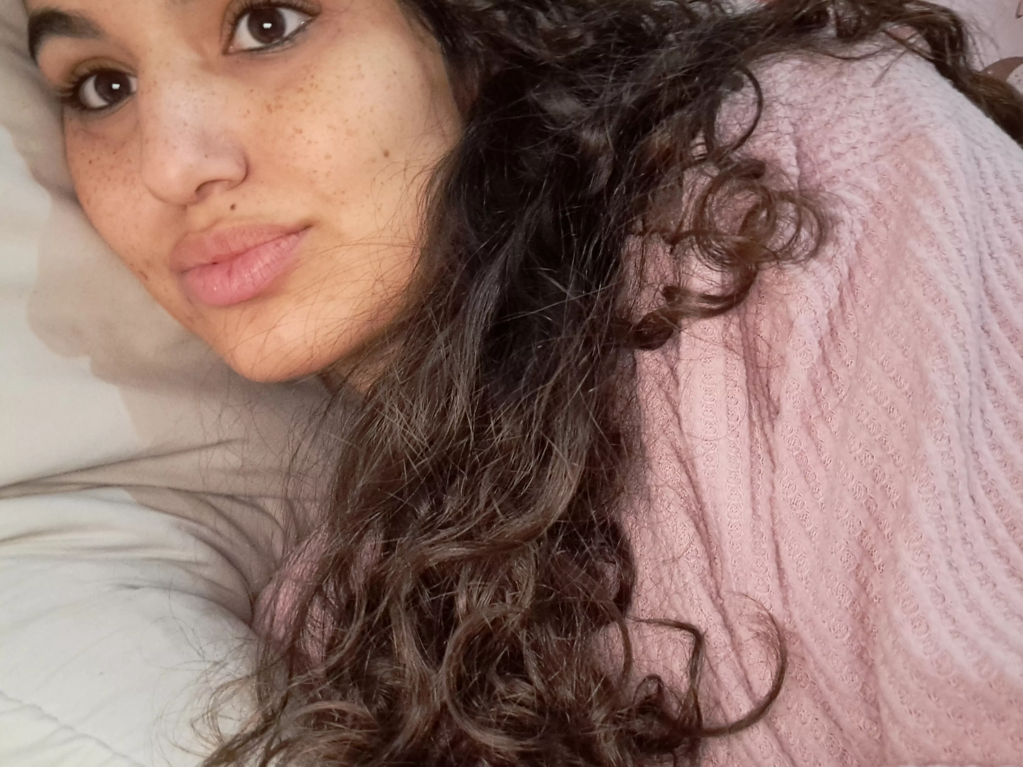 Gimme a kiss posted by UnrealisticNovella