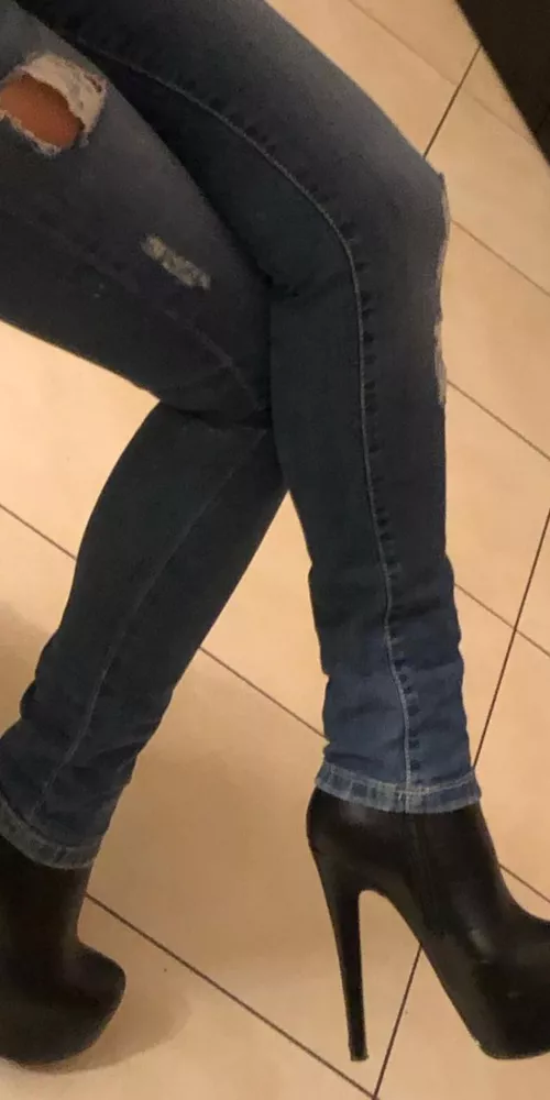 Good morning.my first time on Reddit by BootsHeelsMinx