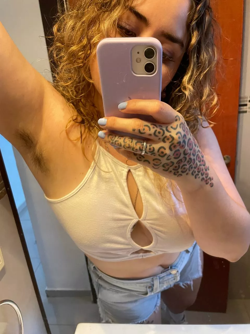 Hairy armpits, what do they mean to you? posted by LittleHairyStoner