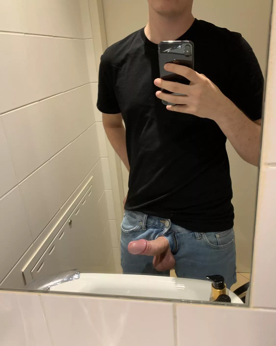 He wanted to say hi 😈 posted by thelion_12