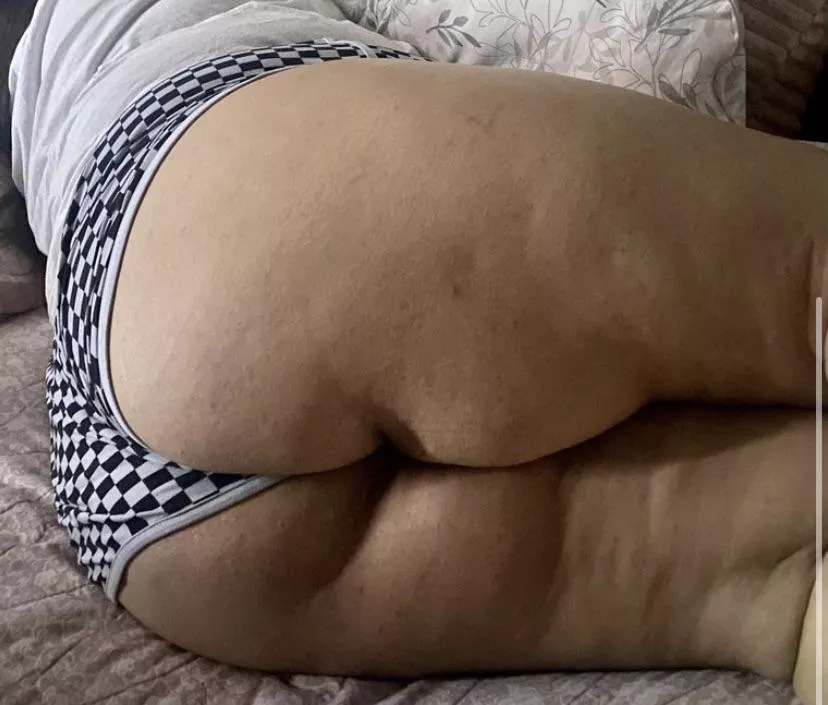 Hi 🙈 posted by Naghtythighs2