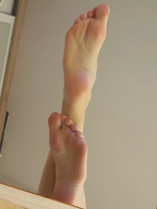 Horny feet, horny me.. who's gonna help out? by yourfairmaid