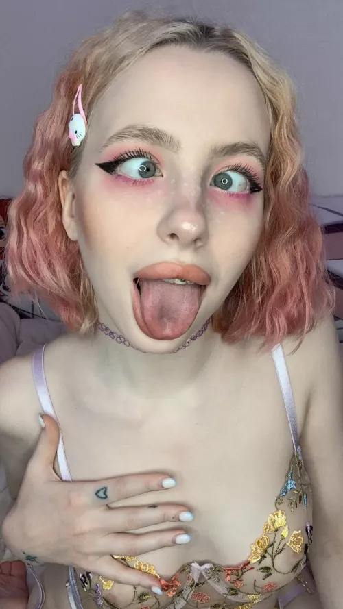 i can do a lot of naughty things with my tongue by lollaholy