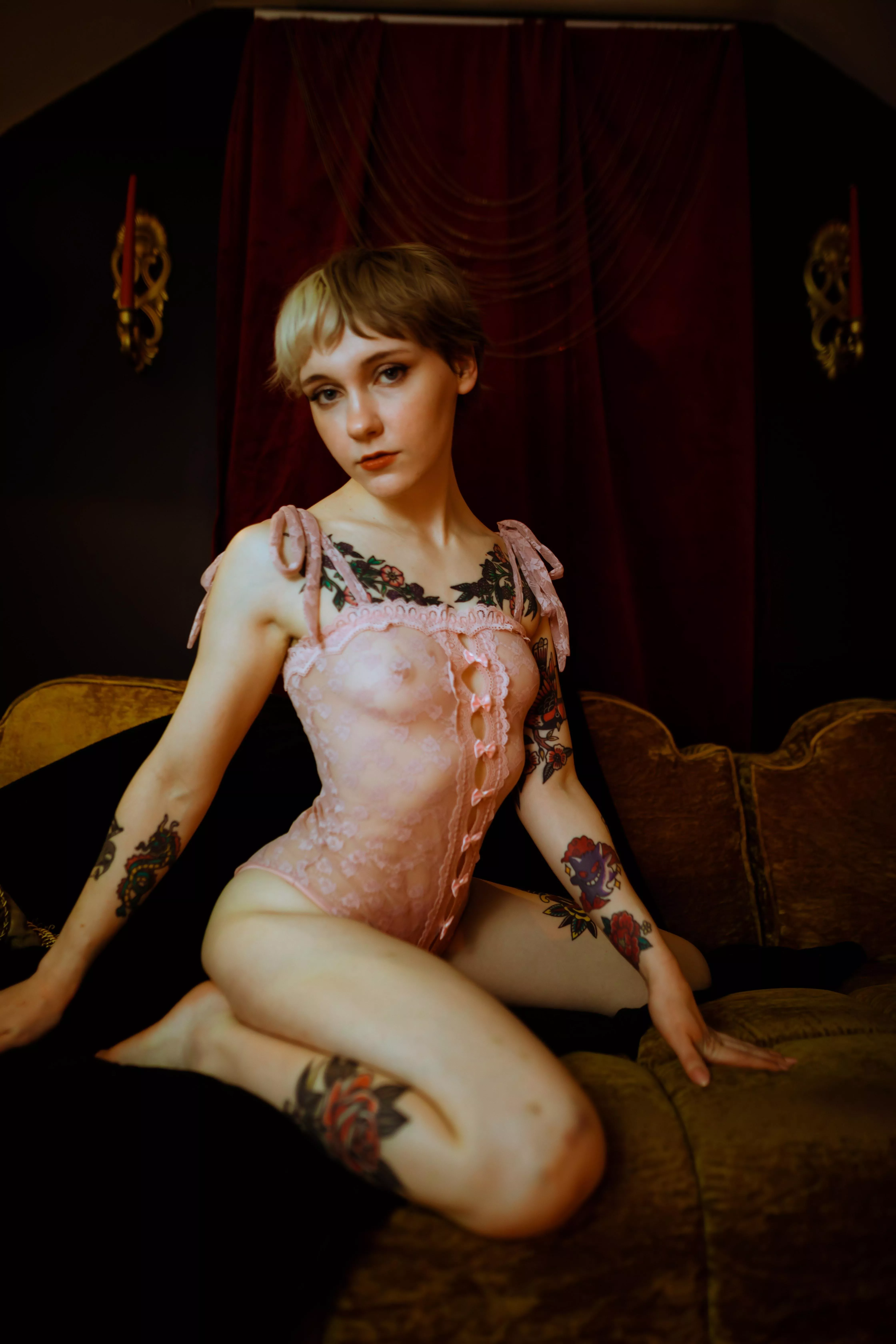 i did a boudior shoot and the pictures came out so pretty 🥺 posted by flabpie