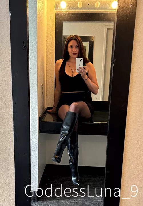 I feel so supreme and gorgeous. by Goddessluna_9