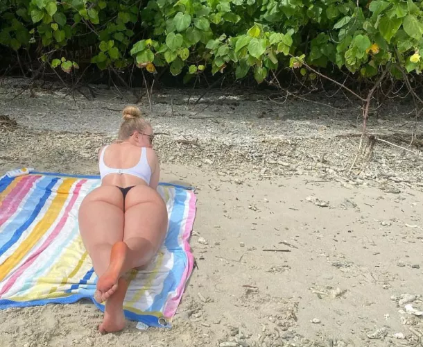 I’d love to catch you staring by curvymusclemommy