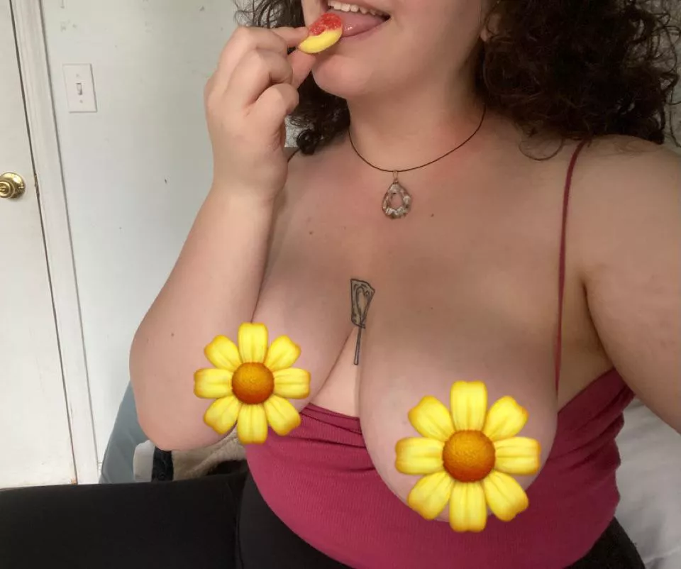 I’m good with my mouth 🍬💕 posted by P3nnyMint