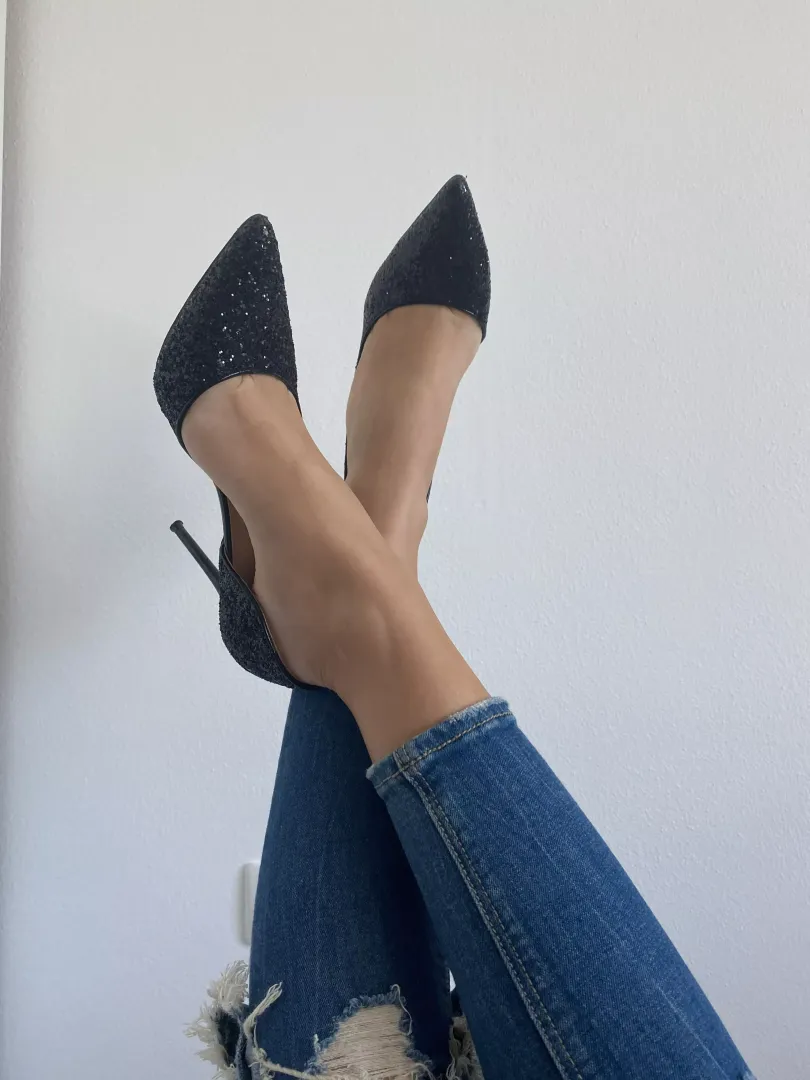jeans and heels 💙 [f] posted by onlyjuliavoss