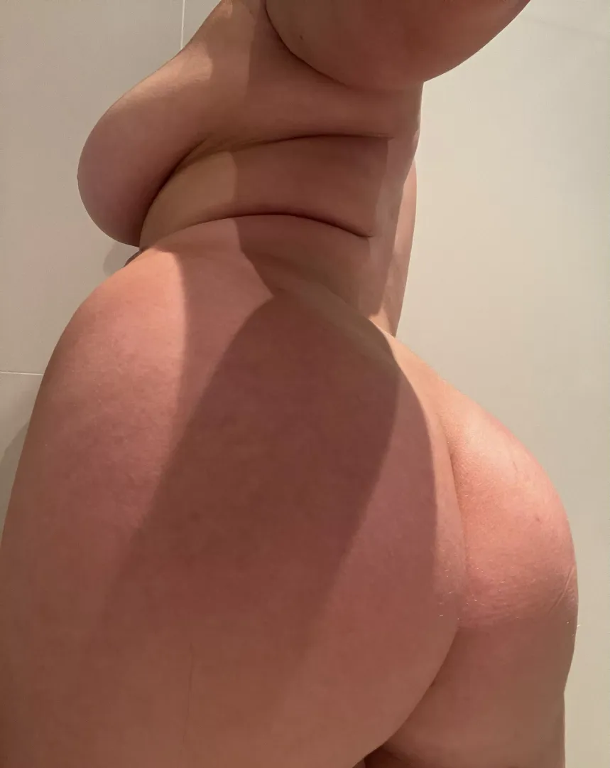 Let me sit on your face while you enjoy this 🍑 posted by badlittlebunnyx