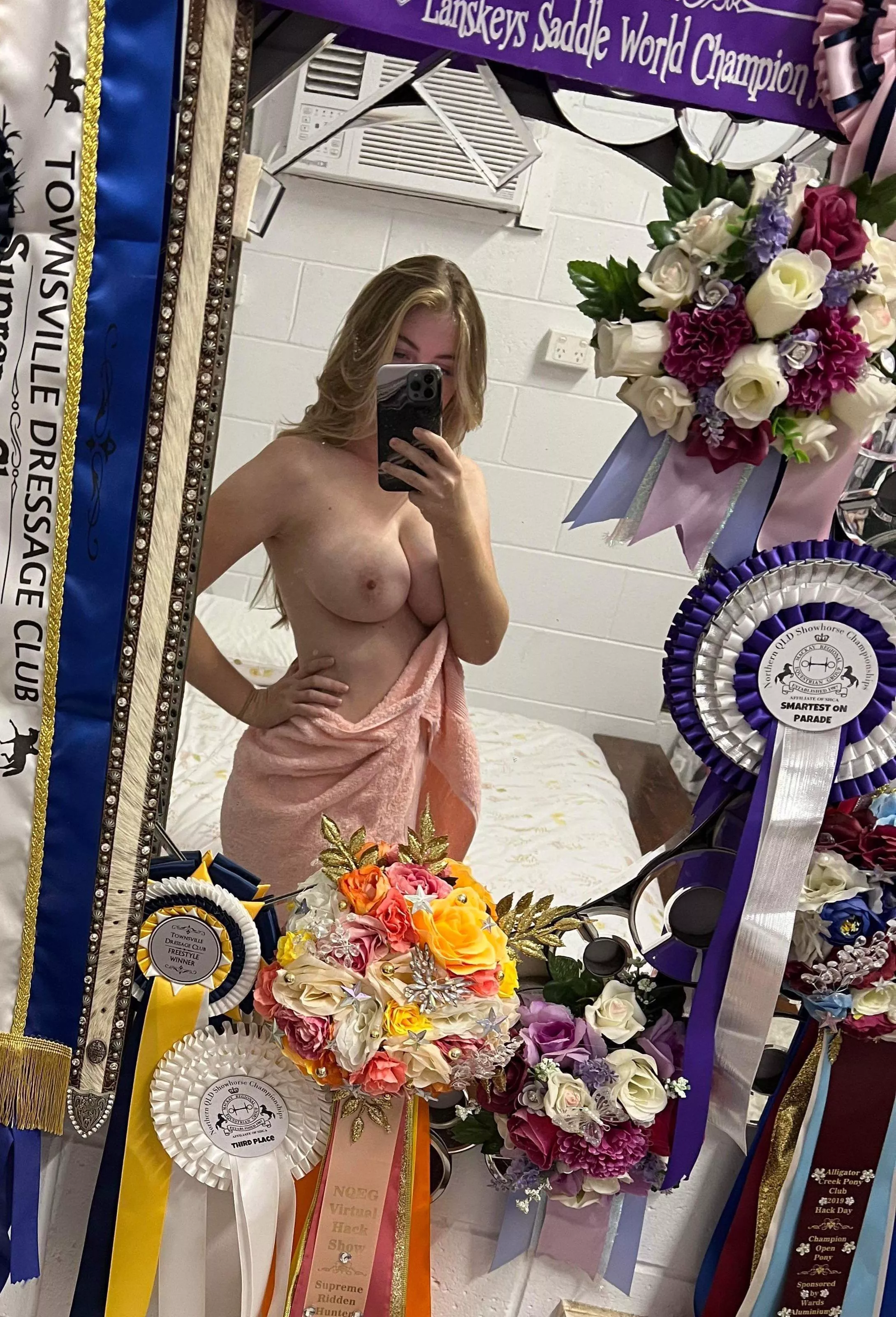 Mirror selfies truely are the best! posted by SharingIsCaring017