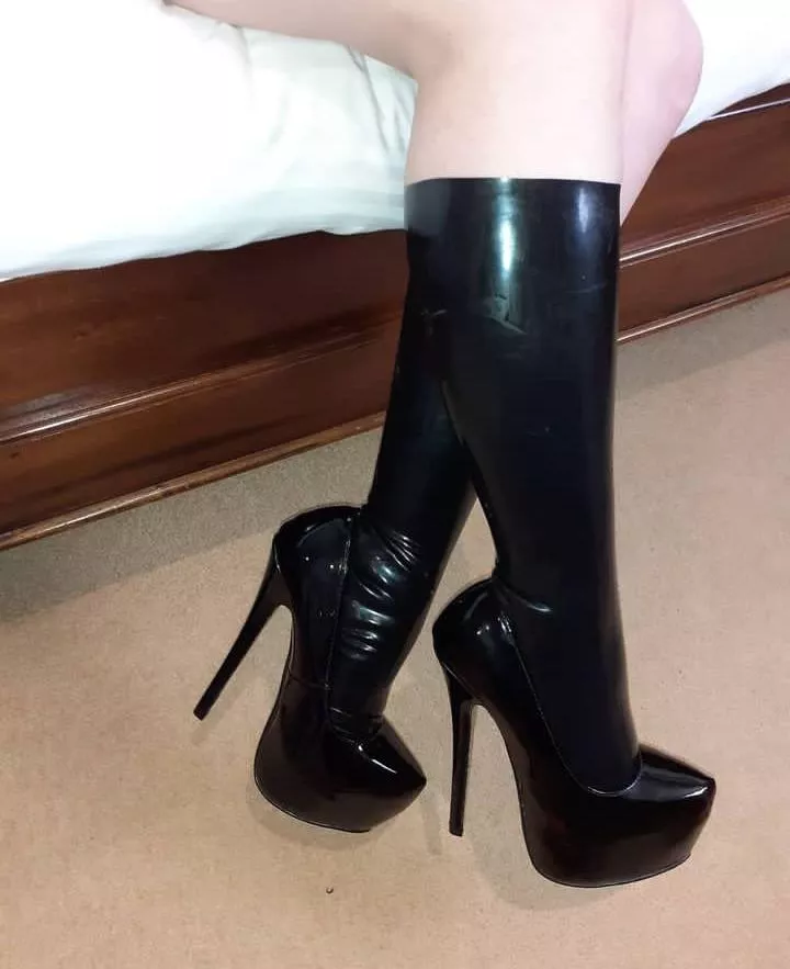 my heels 🥰 posted by Goddessm8916