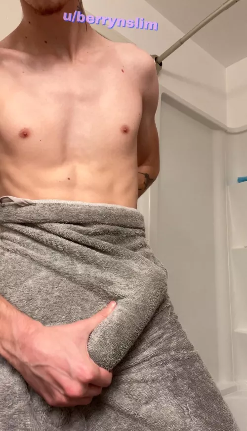 My outline in a towel ;) by berrynslim