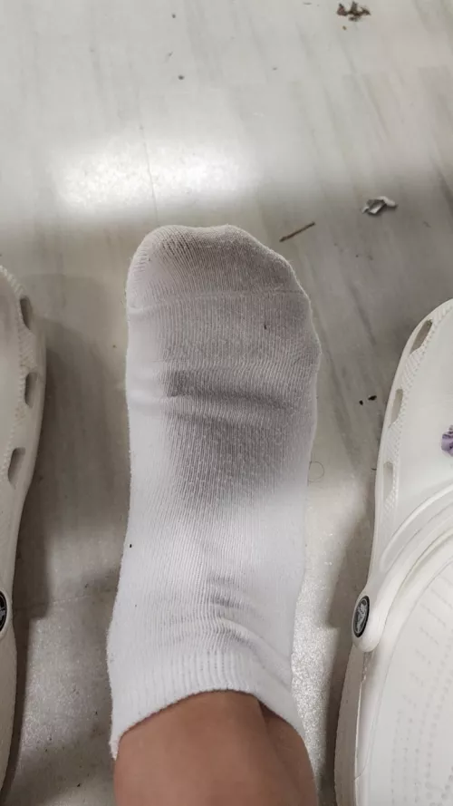 my socks are getting so dirty [F] by Rae_isme