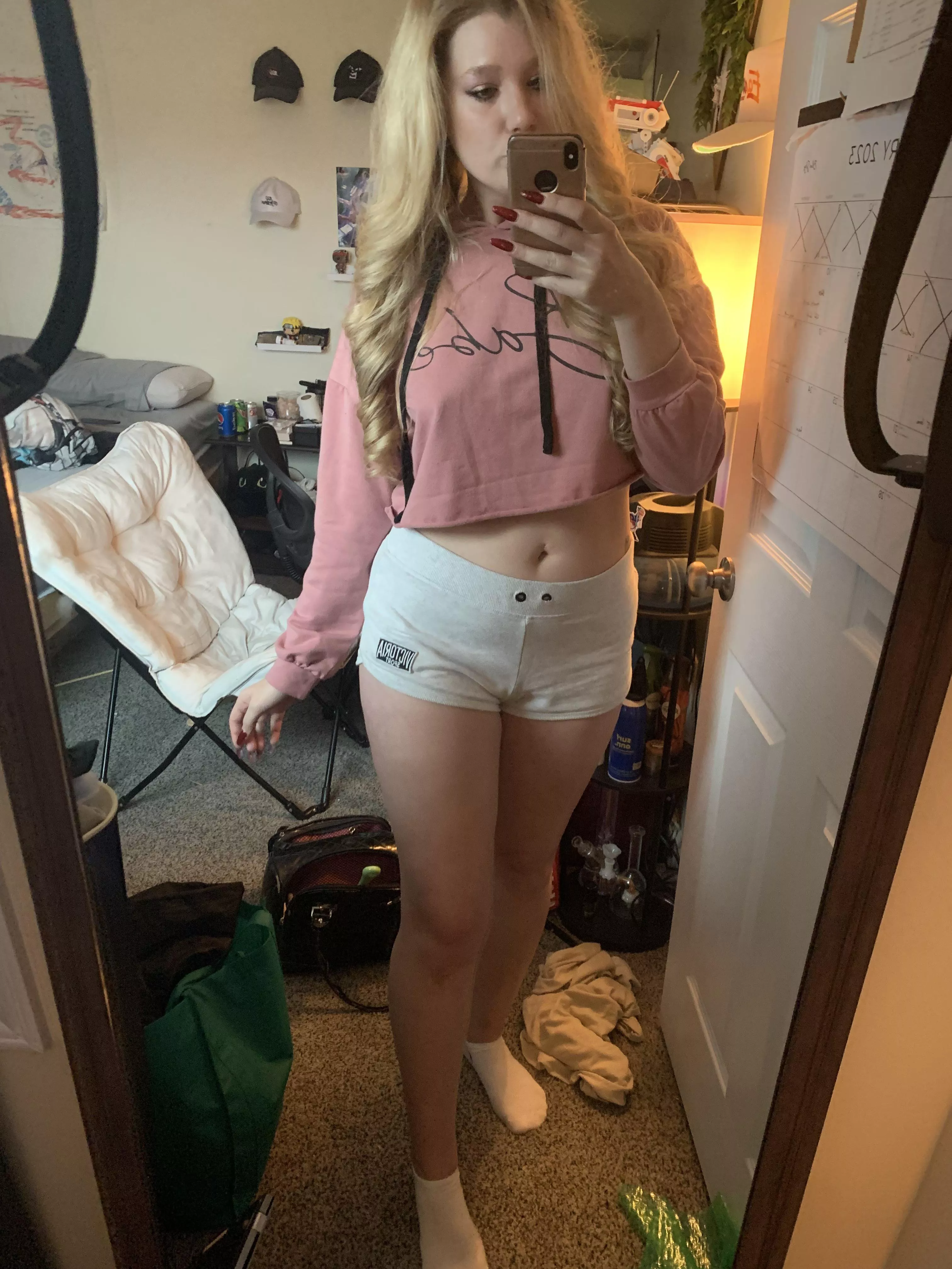 Now live on Twitch with some Hogwarts Legacy. Come hang out Daddy www.twitch.tv/AStratt3 posted by DaddysLittleWeirdo